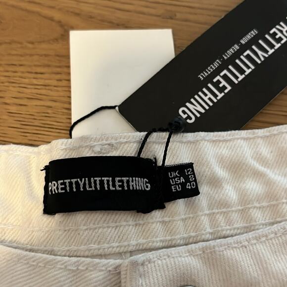 PrettyLittleThing NWT White Carpenter Boyfriend Denim shorts size 8 US - Picture 2 of 4